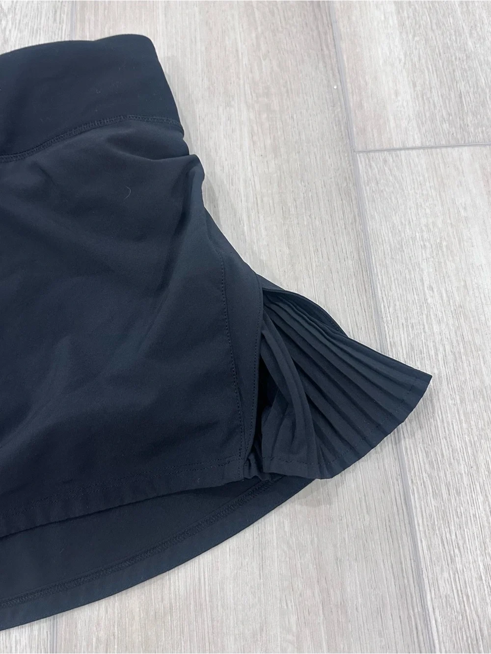 Lululemon play off the pleats skirt black size 4